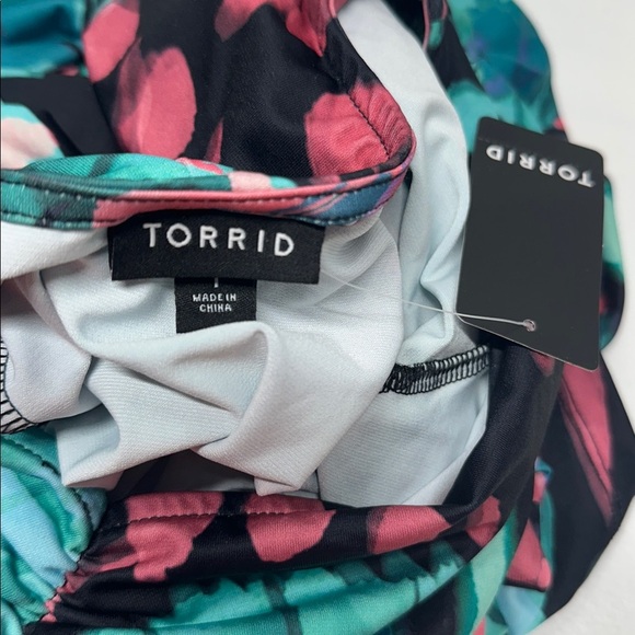 Torrid Dress Cinched Front Puff Sleeve Stretch Skater Butterfly New Plus Size 1X - Picture 9 of 11